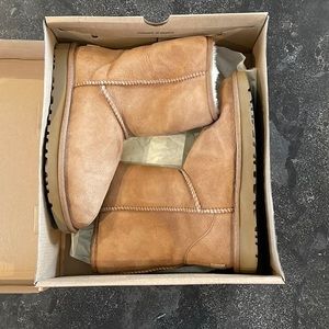 UGG Classic Short Boot in Chestnut